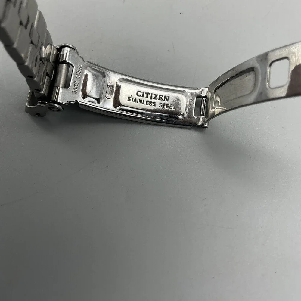 Citizen Eco-Drive Womens Watch 24mm Silver Dial Date E011-K15711 Two Tone 6